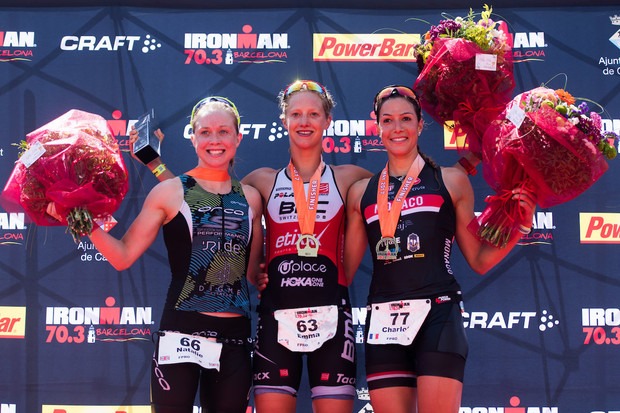 Podest der Damen in Barcelona - Emma Pallant, Natalie Seymour und Charlotte Morel (c) Getty Images for IRONMAN