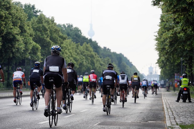 VELOTHON Berlin führt Erstteilnehmer und Hobby-Athleten vorbei an bekannten Sehenswürdigkeiten wie der Siegessäule (c) IRONMAN